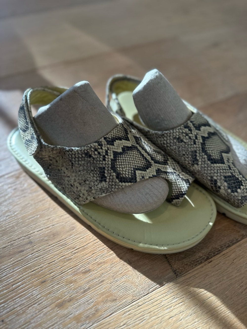 Vince Olsen Snake Print Leather Slingback Sandal | Size 8 | Great Condition - Picture 3 of 7
